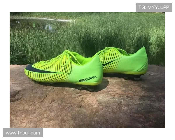 刺客风足球鞋：突破极限的速度与精准，助你在绿茵场上无往不利